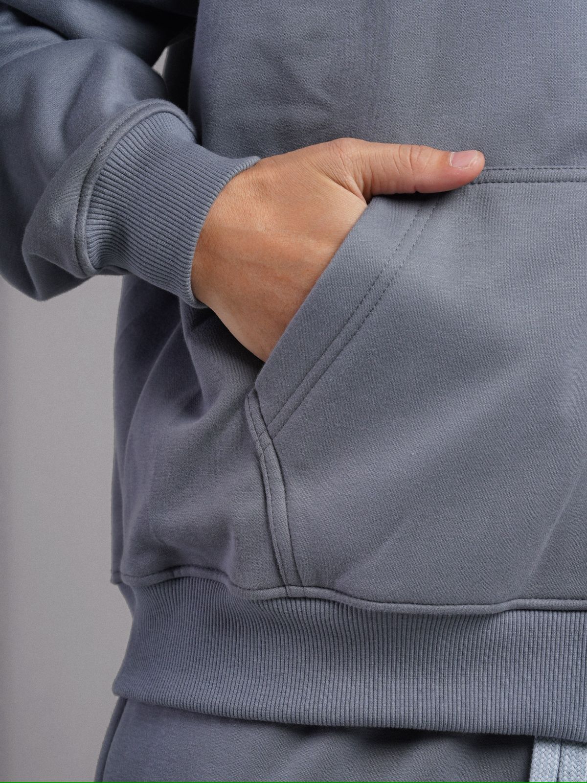 OUTD Essential Zip-Up Hoodie