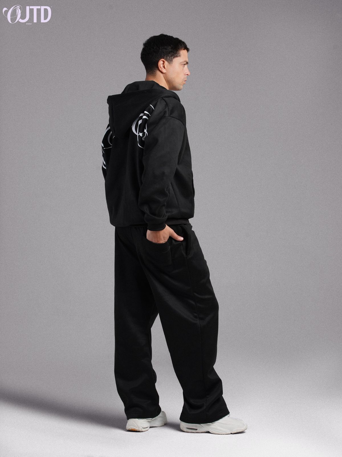 OUTD Essential Zip-Up Hoodie