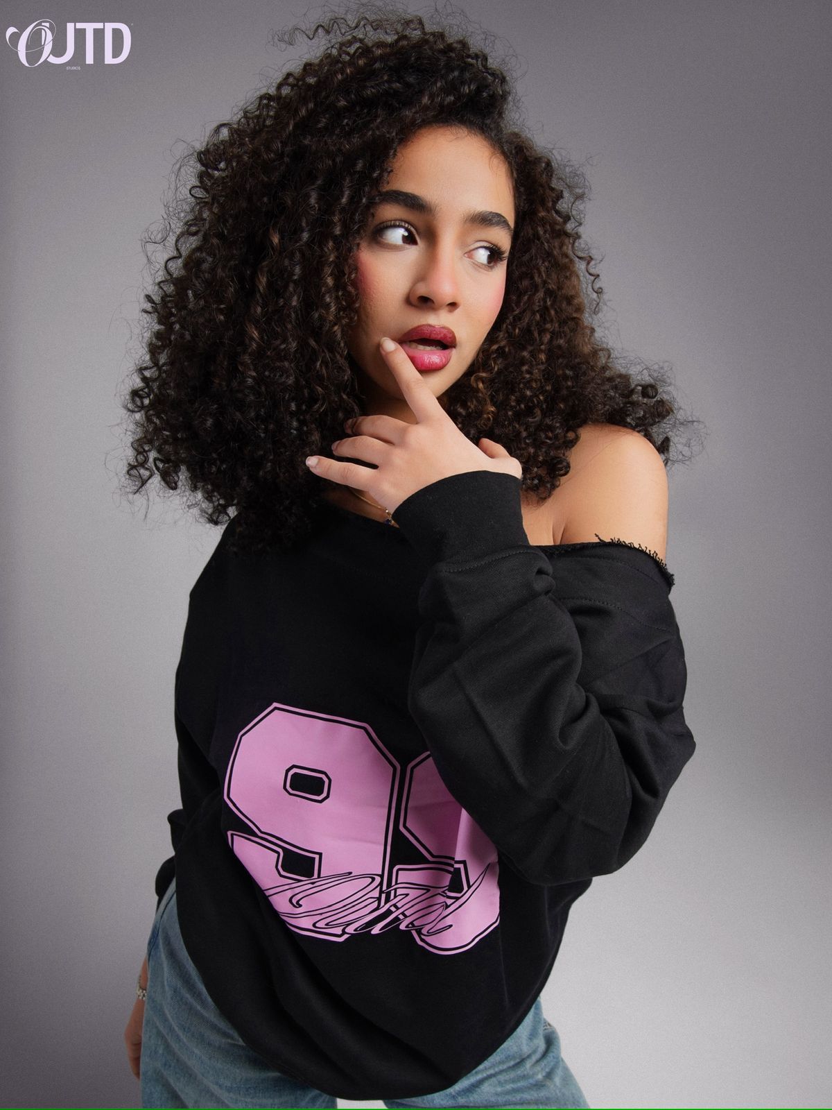 OUTD 99 Off-Shoulder Sweatshirt